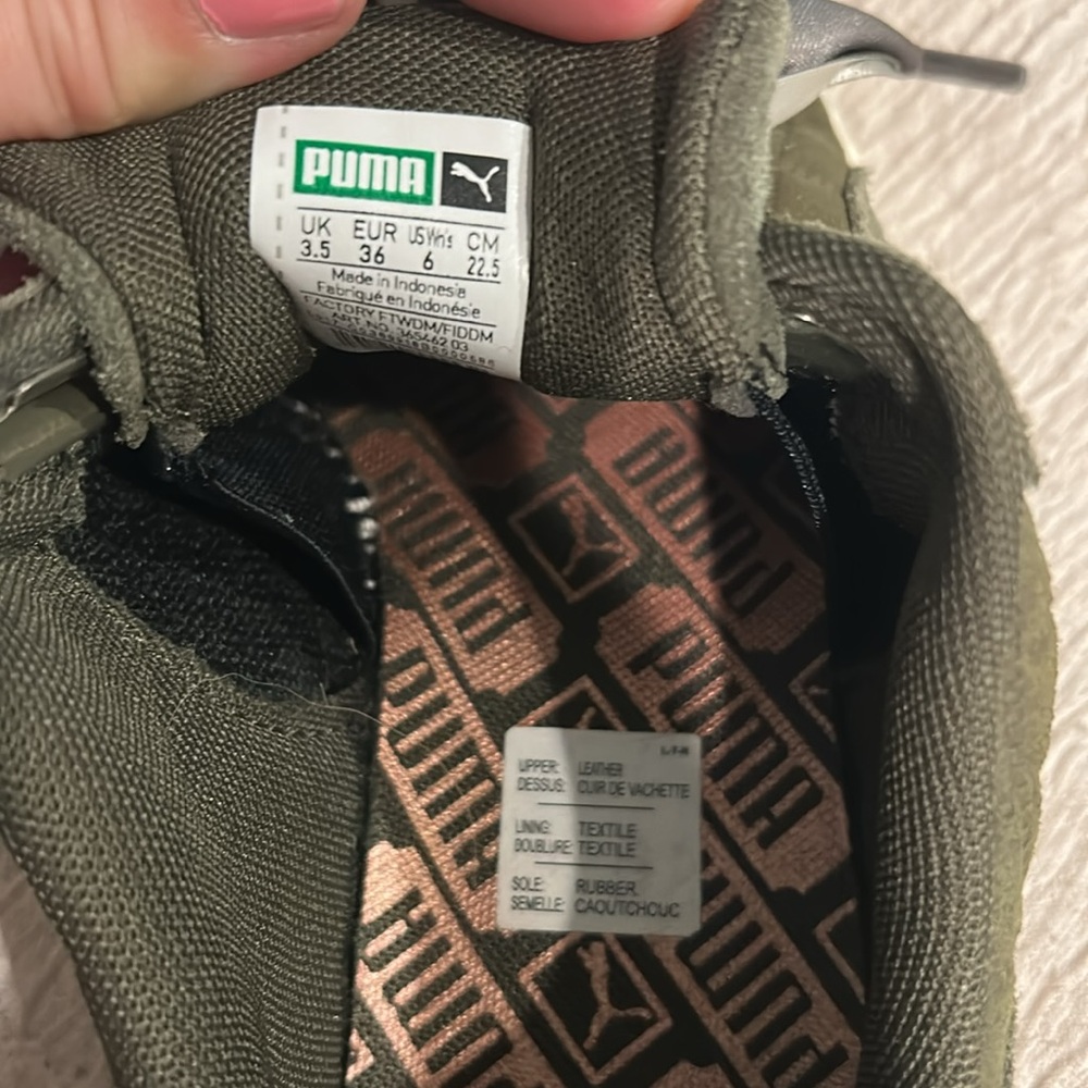 Women’s size 6 - Green Puma Sneakers with Ribbon Laces - Picture 4 of 4